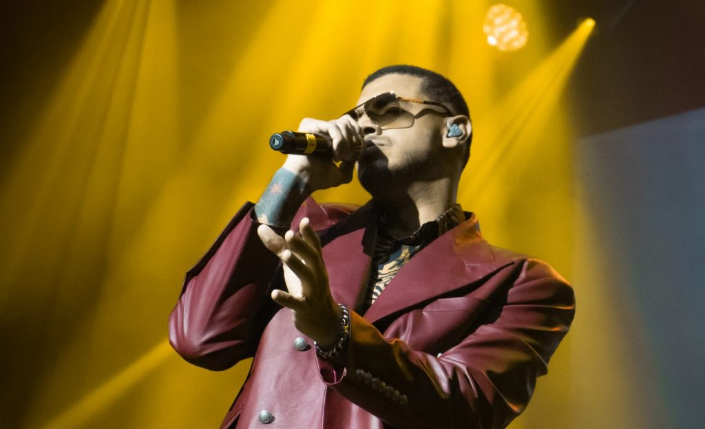 Manuel Medrano celebra 10 años de carrera con un concierto inolvidable en Barcelona.