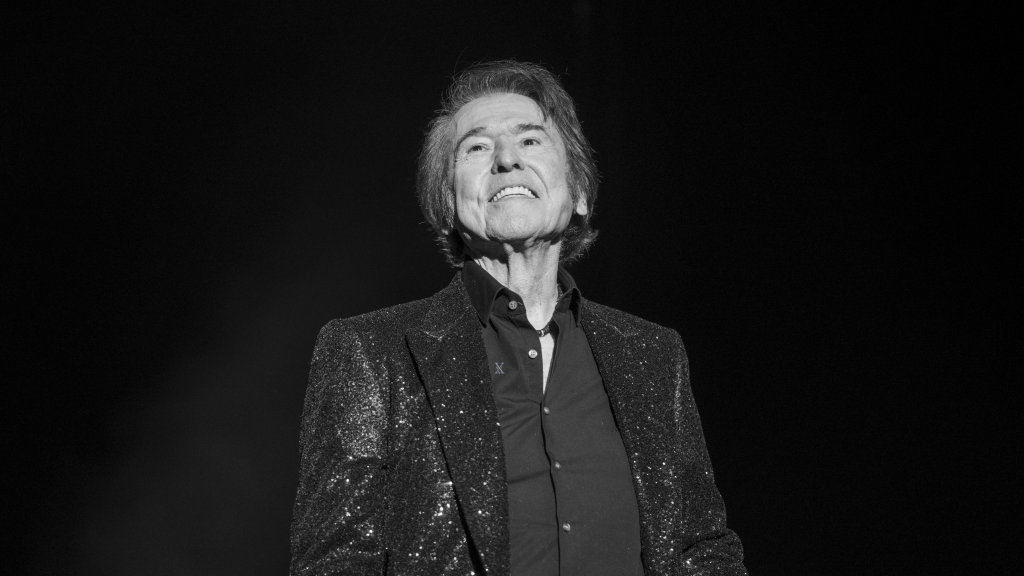 RAPHAEL VUELVE A EMOCIONAR A SUS FANS EN BARCELONA