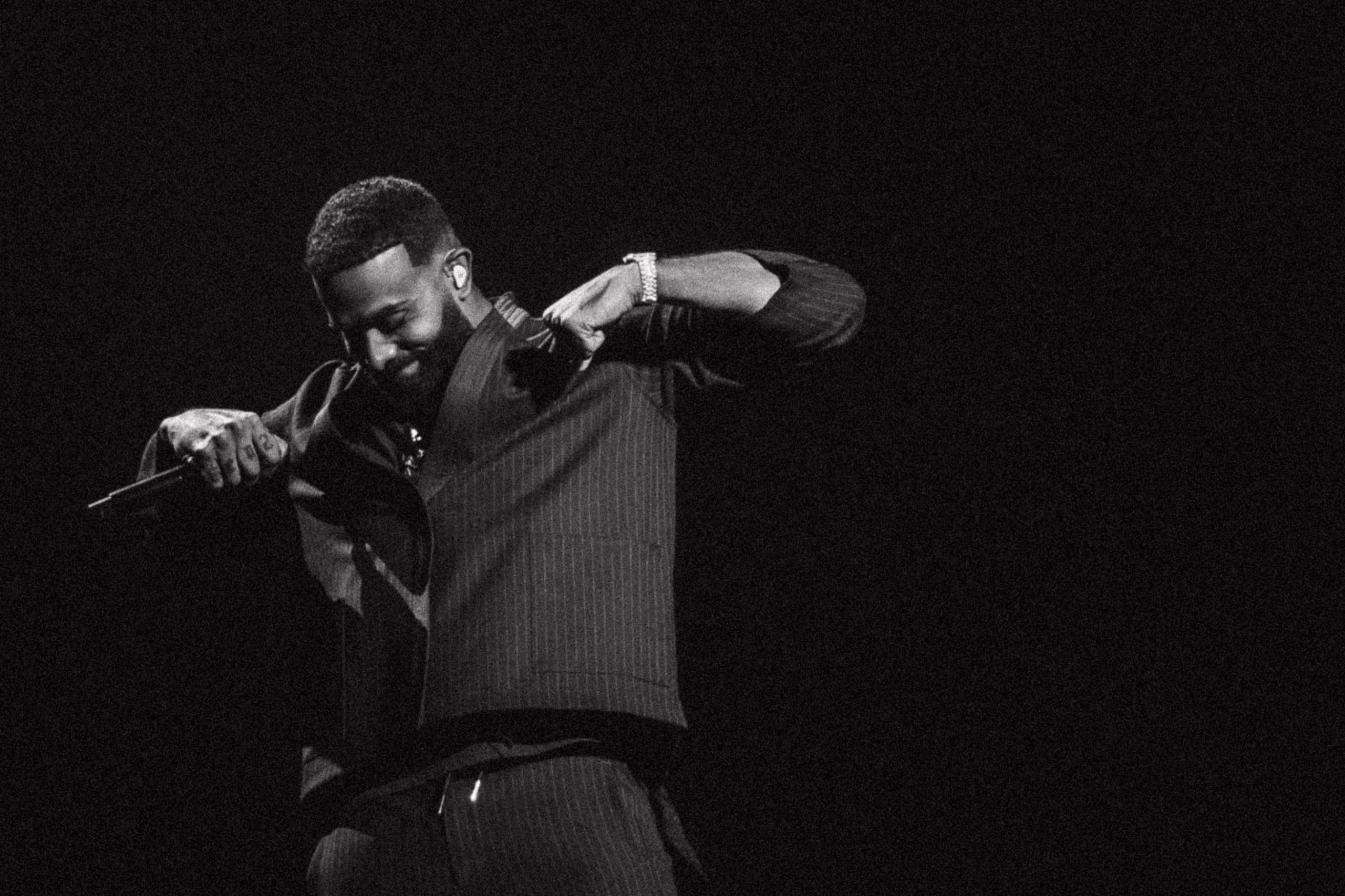 Eladio Carrión convierte el Movistar Arena en un ritual urbano