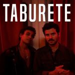 TABURETE CON «EL PERRO QUE FUMA TOUR» EN BARCELONA