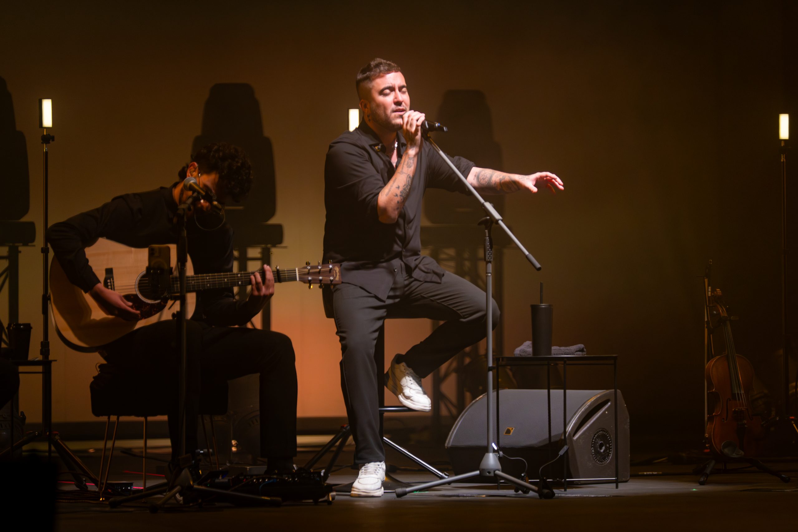 Una noche de distancias cortas pero de emociones enormes en el Tívoli