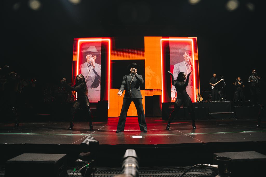 Ne-Yo convierte el Movistar Arena en una máquina del tiempo emocional