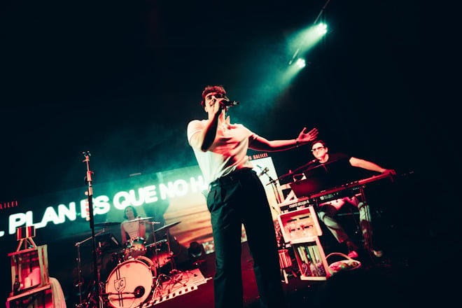 JAVI CHAPELA ARRANCA FUTUROS PROPÓSITOS TOUR CON UN SOLD-OUT MAGNÉTICO EN MADRID