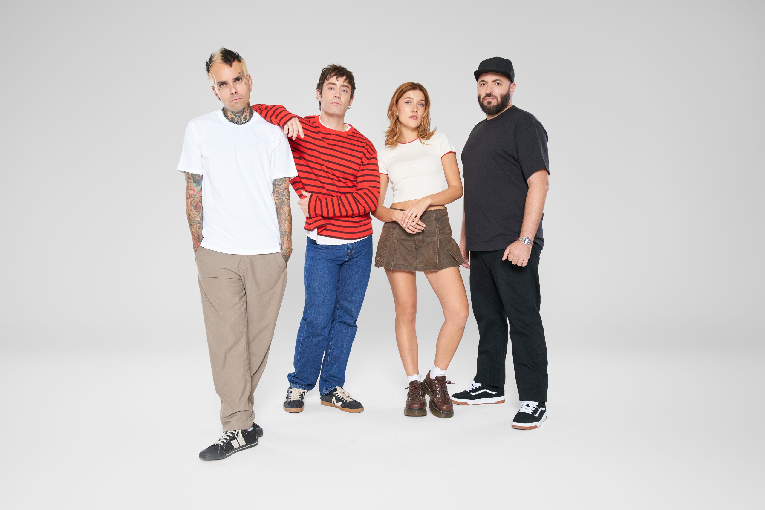 La La Love You publican hoy «Alguien ha boicoteado el ponche», último single adelanto de su nuevo álbum «¿Por qué me miráis así?»