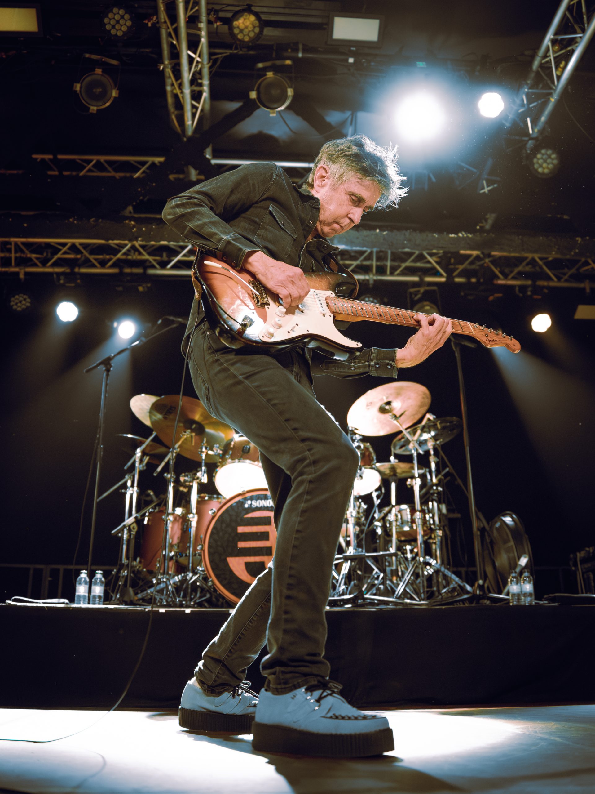 La maestría de Eric Johnson brilla en su esperado debut barcelonés