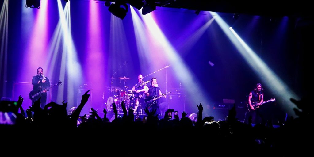 Molotov demuestra en Barcelona que sigue siendo una de las bandas más explosivas del rock latino