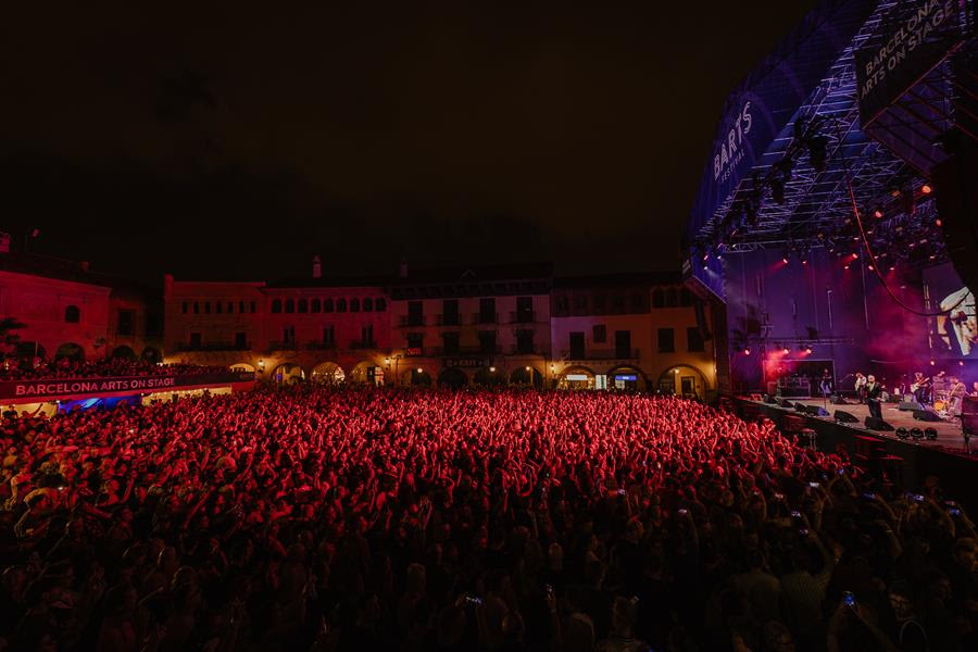 El BARTS Festival cierra una primera edición histórica en el Poble Espanyol con 68.000 asistentes y un Morrissey apoteósico