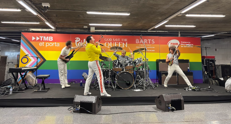 GOD SAVE THE QUEEN LLEVAEL ESPÍRITU DEL PRIDE EN EL METRO DE BARCELONA ANTES DE SU CONCIERTO EN BARTS FESTIVAL