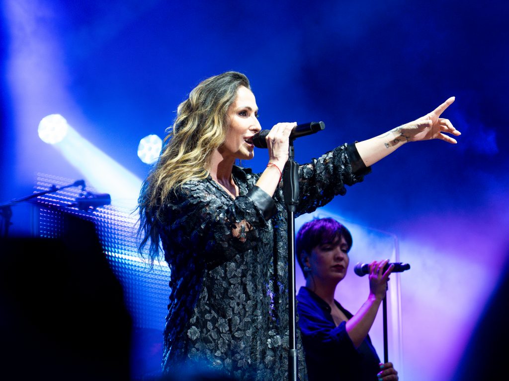 Malú convierte Cap Roig en un encuentro de emociones con un público entregado