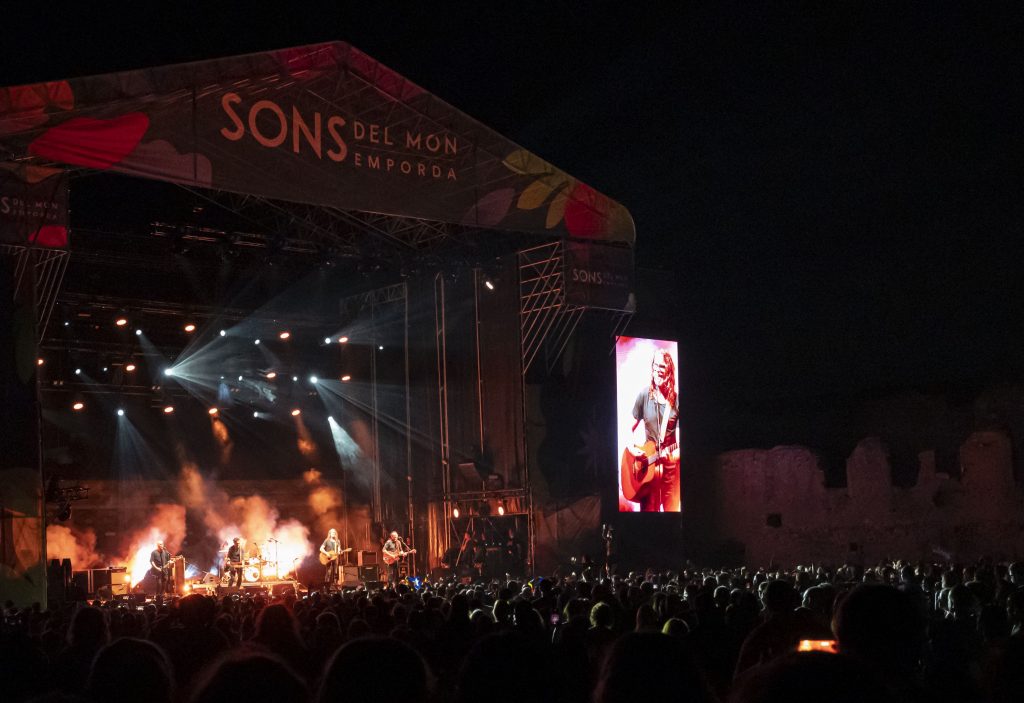 Gossos y Lax’n’Busto llenan la Ciutadella de Roses en una noche histórica de rock català