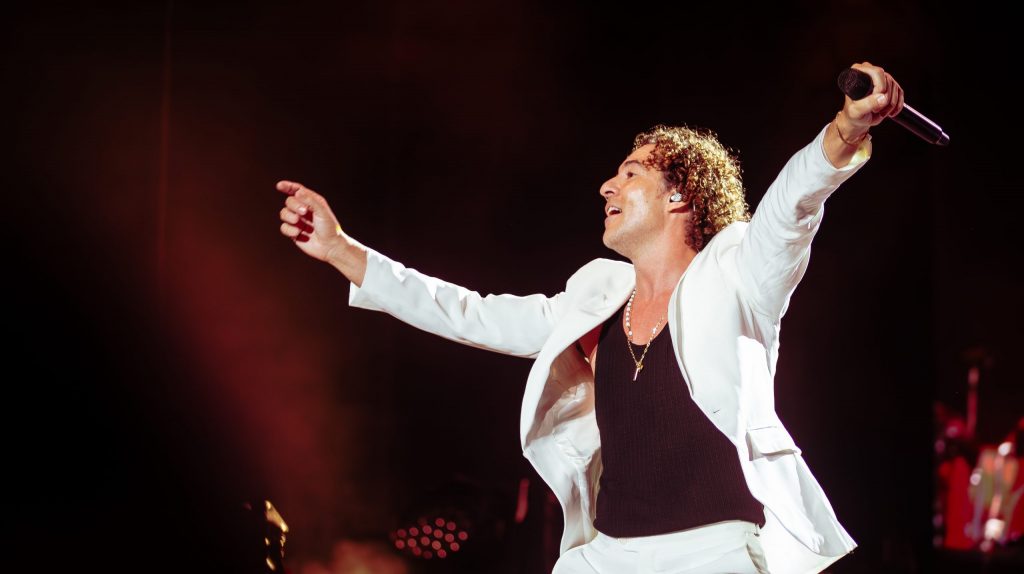 David Bisbal eclipsa Sant Feliu de Guíxols junto al cielo un 12 de agosto