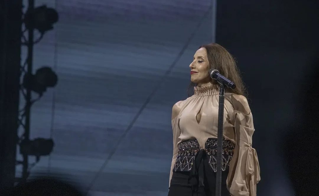 Luz Casal, con paso de diva, bajo las estrellas de Cap Roig