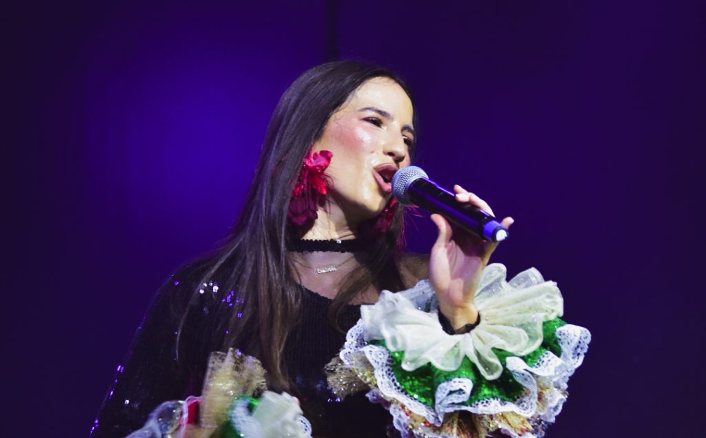 Aria Vega convierte la sala 2 de Razzmatazz en una pequeña fiesta caribeña