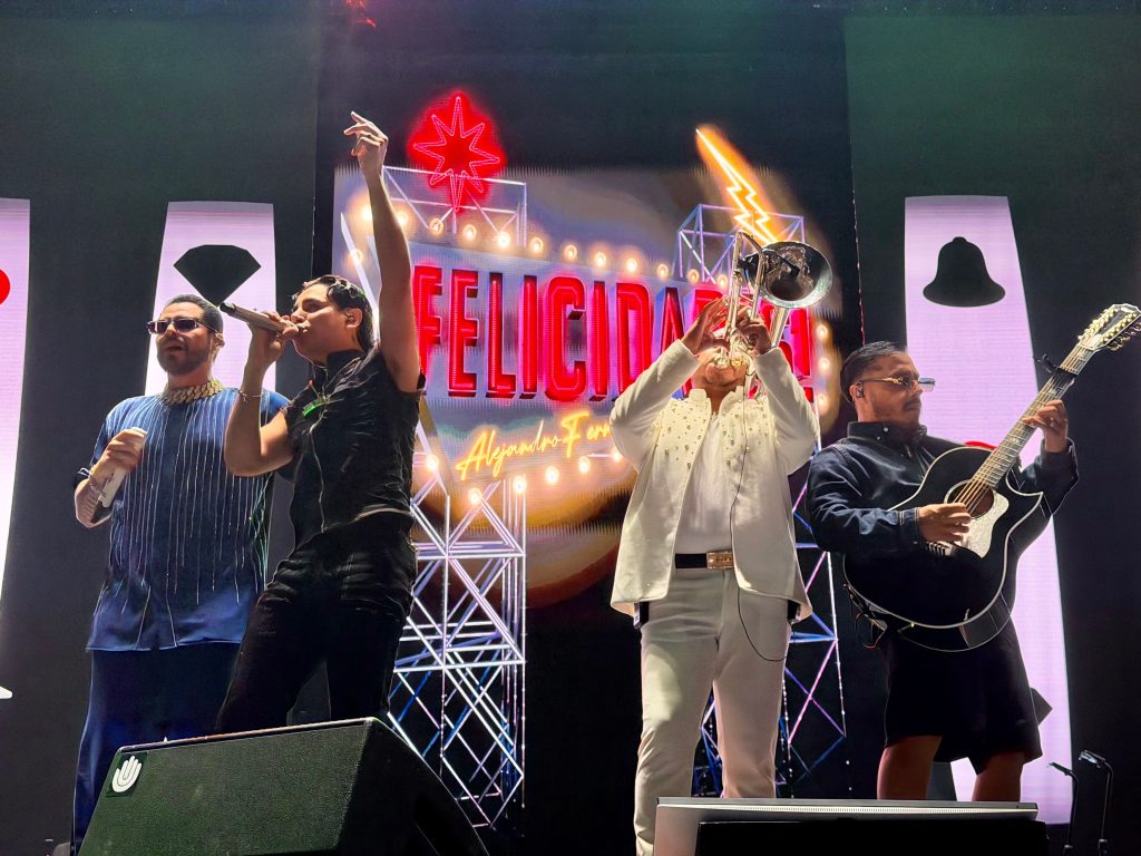 Grupo Firme orquesta una celebración de la música regional mexicana en Roig Arena
