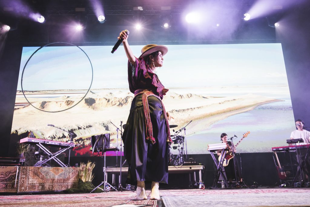 COSQUÍN ROCK SE ESTRENA EN BARCELONA CON JULIETA VENEGAS, ZOE GOTUSSO, EL KUELGUE Y EL MISMO