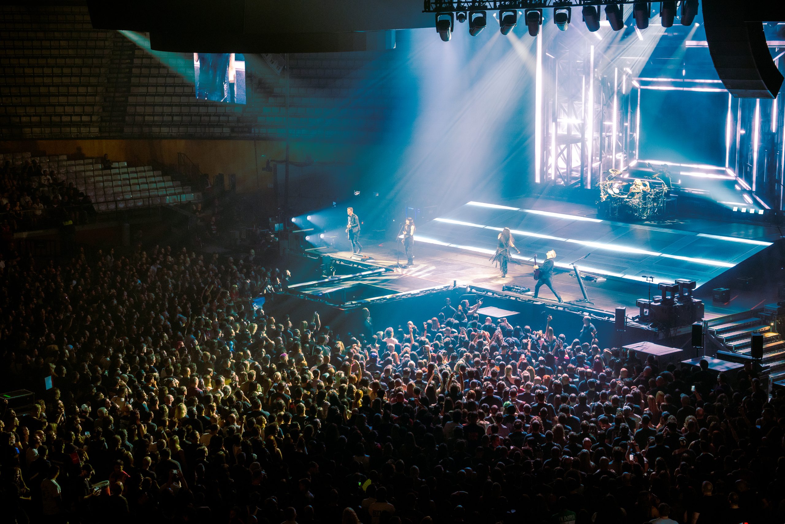 Evanescence incendia Badalona: Amy Lee convierte el Olimpic Arena en un santuario de rock y emoción