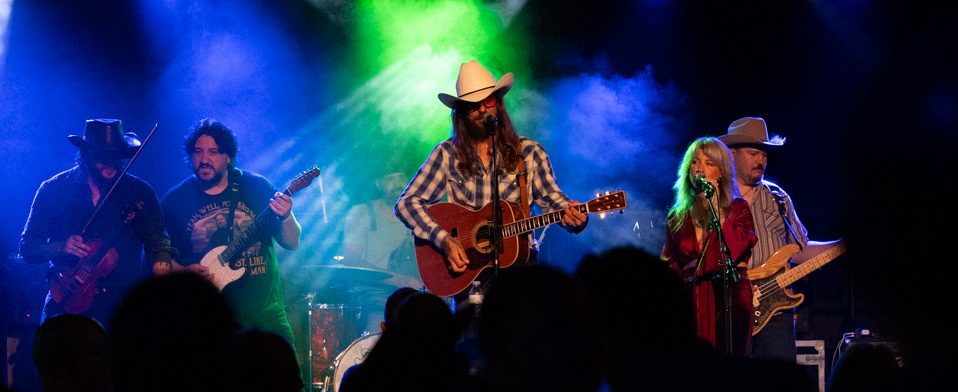 Arnau And The Honky Tonk Losers, country-rock con acento bilbaíno y alma colomense en La Mirona