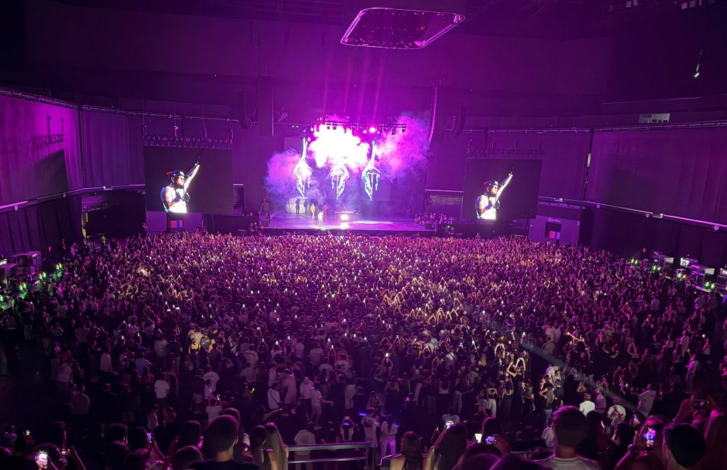 Bryant Myers repasa en Roig Arena los temas clave de su trayectoria musical