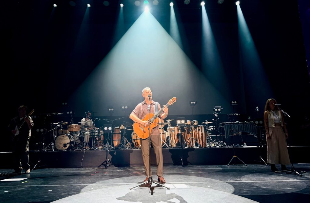 Jorge Drexler celebra en Roig Arena el mayor concierto de su carrera en Valencia