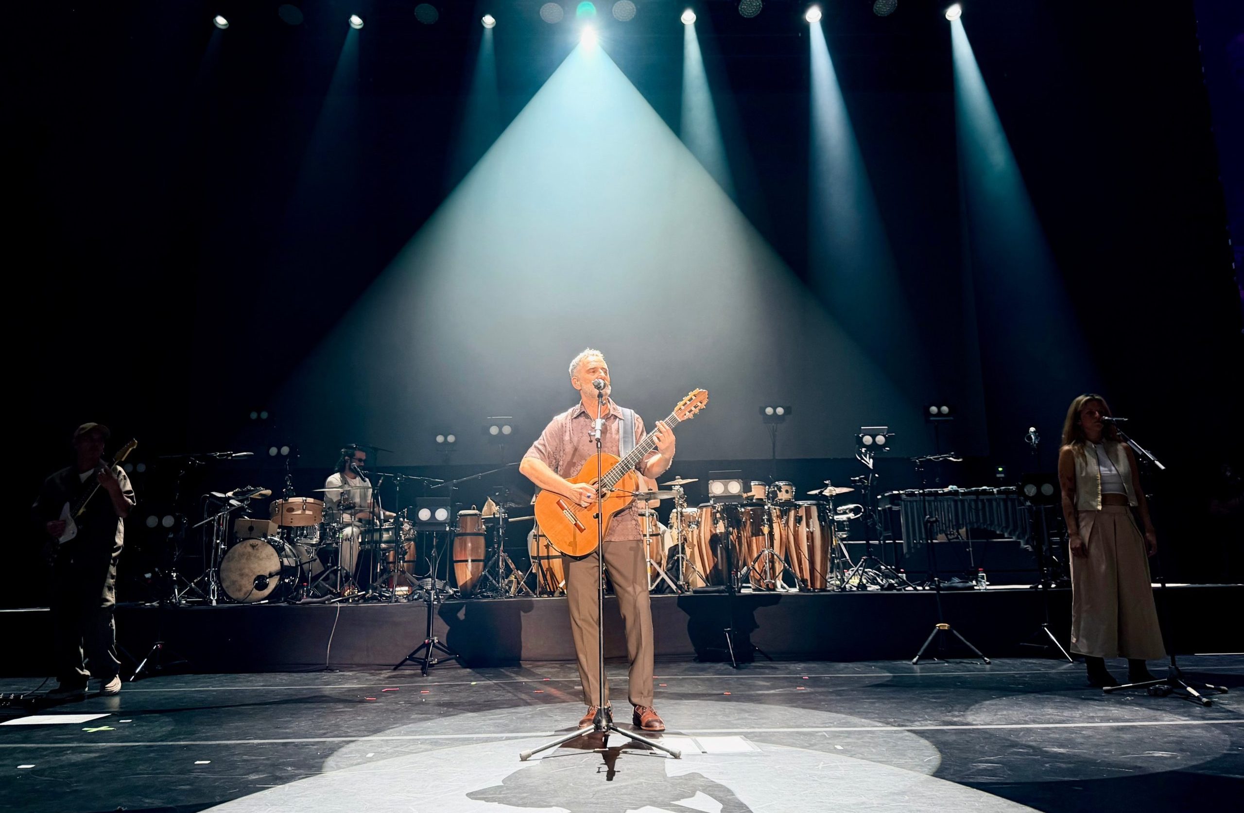 Jorge Drexler celebra en Roig Arena el mayor concierto de su carrera en Valencia