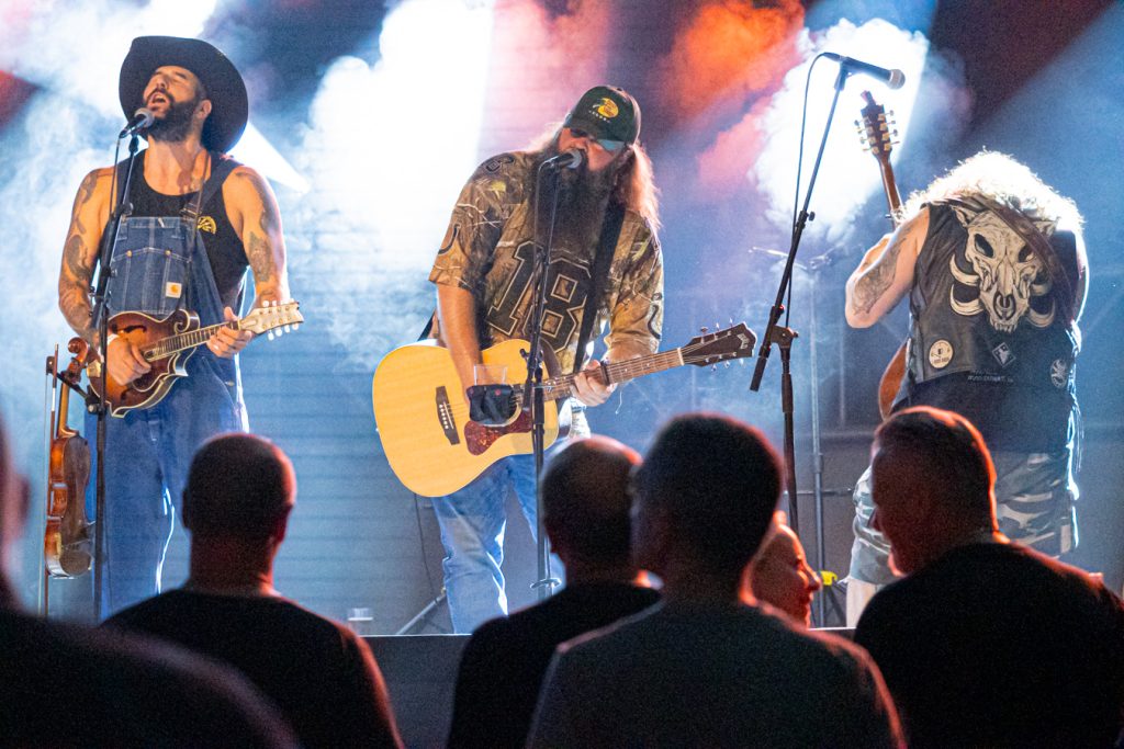 Moonshine Wagon: bluegrass a mil por hora, con alma de metal, en la penumbra de La Mirona
