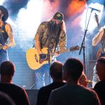 Moonshine Wagon: bluegrass a mil por hora, con alma de metal, en la penumbra de La Mirona