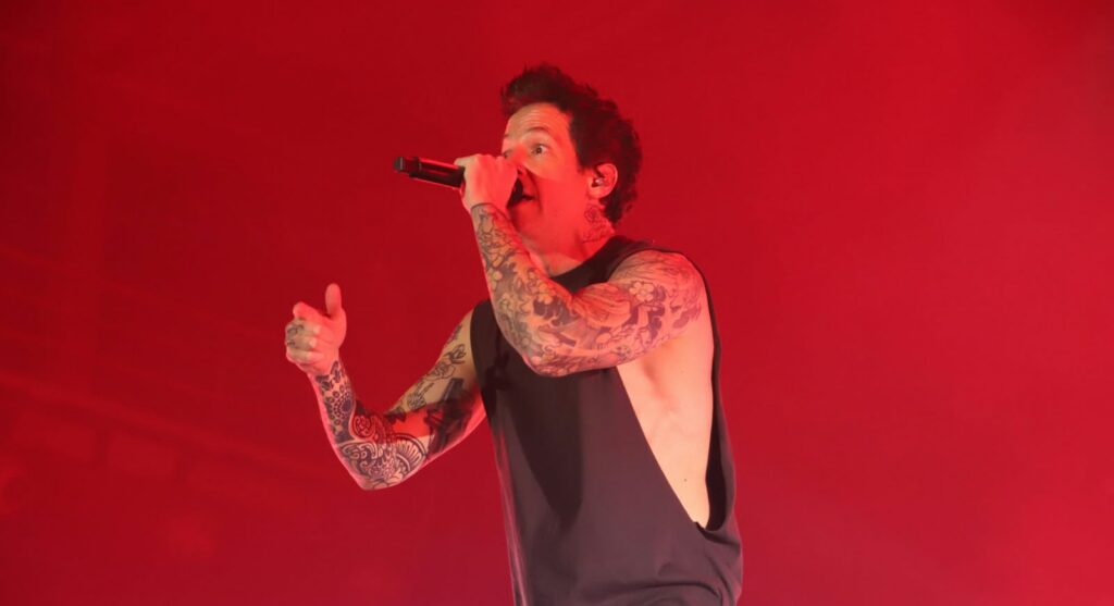 Simple Plan convierten el Sant Jordi Club en una fiesta de nostalgia pop-punk