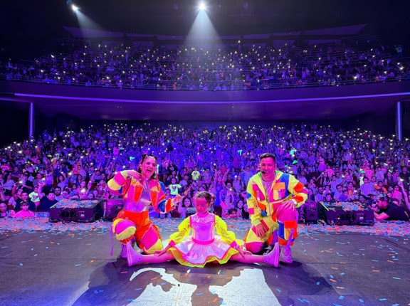 Los Meñiques de la Casa llevan su magia a España con el “Baila a lo Loco Tour”