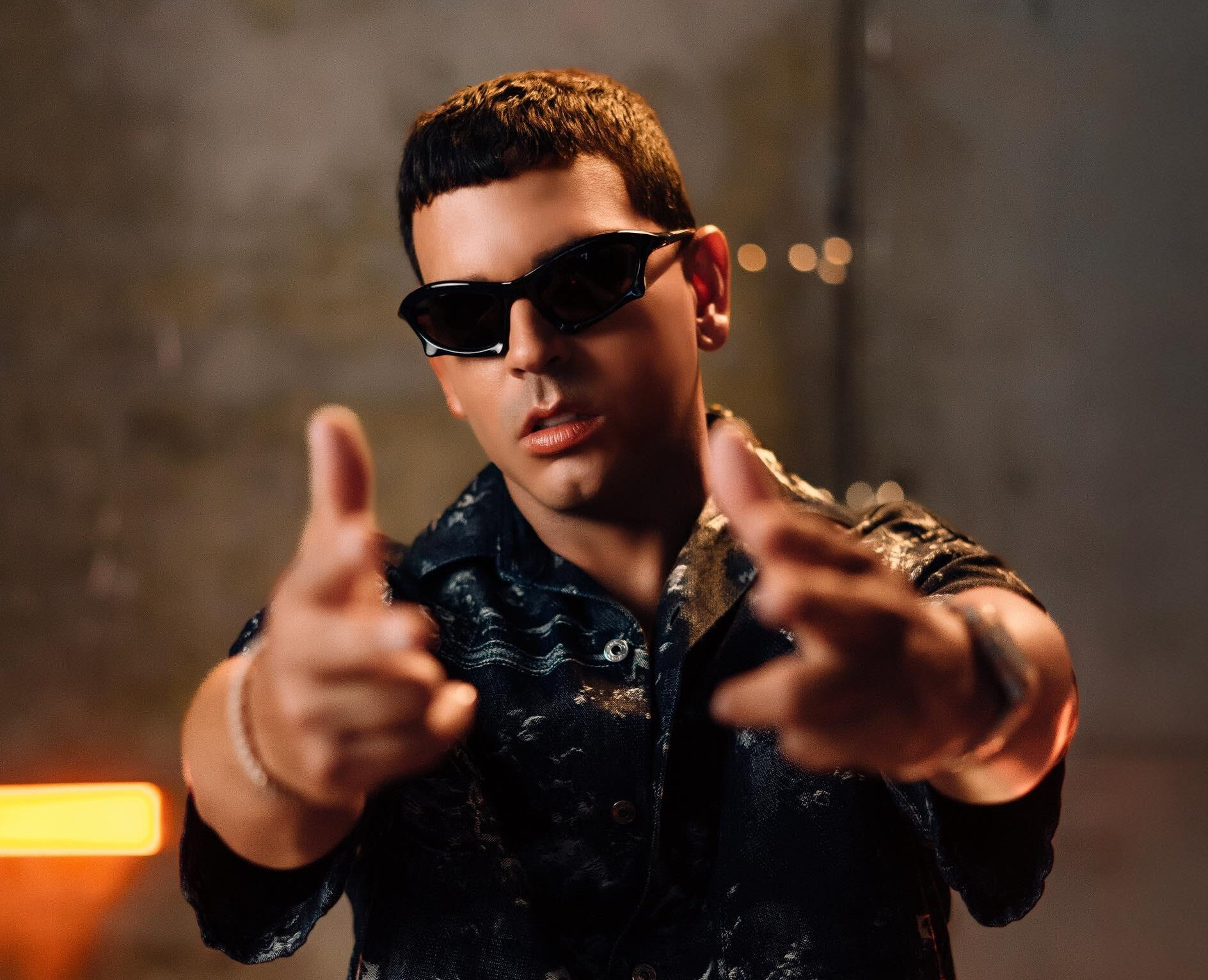 TITO EL BAMBINO UNE A GRANDES FIGURAS DE DISTINTAS GENERACIONES DEL GÉNERO URBANO EN EL VIDEOCLIP “LA GERENCIA REMIX” Y PREPARA SU GIRA EUROPEA 2027